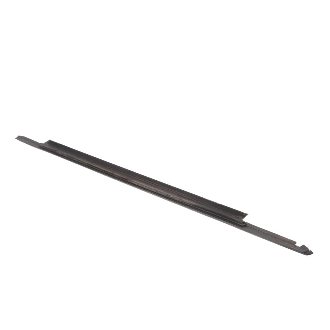 Striscia modanatura finestrino porta posteriore sinistra per Audi Q3 8U con numero di parte 8U0853763F Audi Q3 8U Striscia modanatura finestrino porta posteriore sinistra - SKU 8U0853763F - Numero di parte 8U0853763F