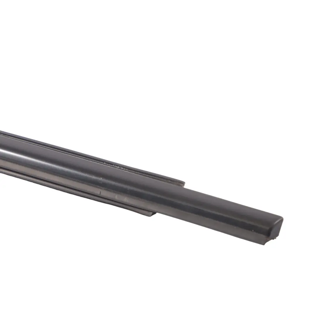 Striscia modanatura finestrino porta posteriore sinistra per Audi Q3 8U con numero di parte 8U0853763F Audi Q3 8U Striscia modanatura finestrino porta posteriore sinistra - SKU 8U0853763F - Numero di parte 8U0853763F