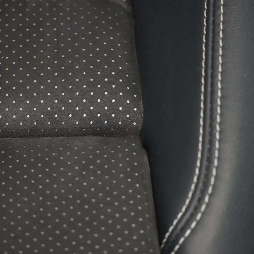 Fotel Sport Prawy Przód S-Line Grzany Półskóra Czarno Srebrny do Audi Q3 8U o numerze 8U0881806AL Audi Q3 8U Fotel Sport Prawy Przód S-Line Grzany Półskóra Czarno Srebrny - SKU 8U0881806AL-2 - Numer Części 8U0881806AL