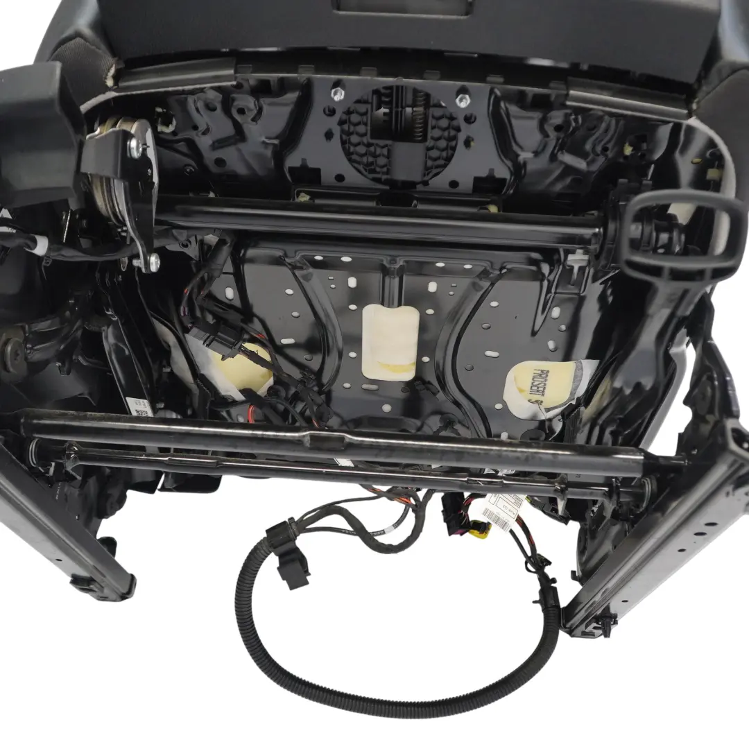 Fotel Sport Prawy Przód S-Line Grzany Półskóra Czarno Srebrny do Audi Q3 8U o numerze 8U0881806AL Audi Q3 8U Fotel Sport Prawy Przód S-Line Grzany Półskóra Czarno Srebrny - SKU 8U0881806AL-2 - Numer Części 8U0881806AL