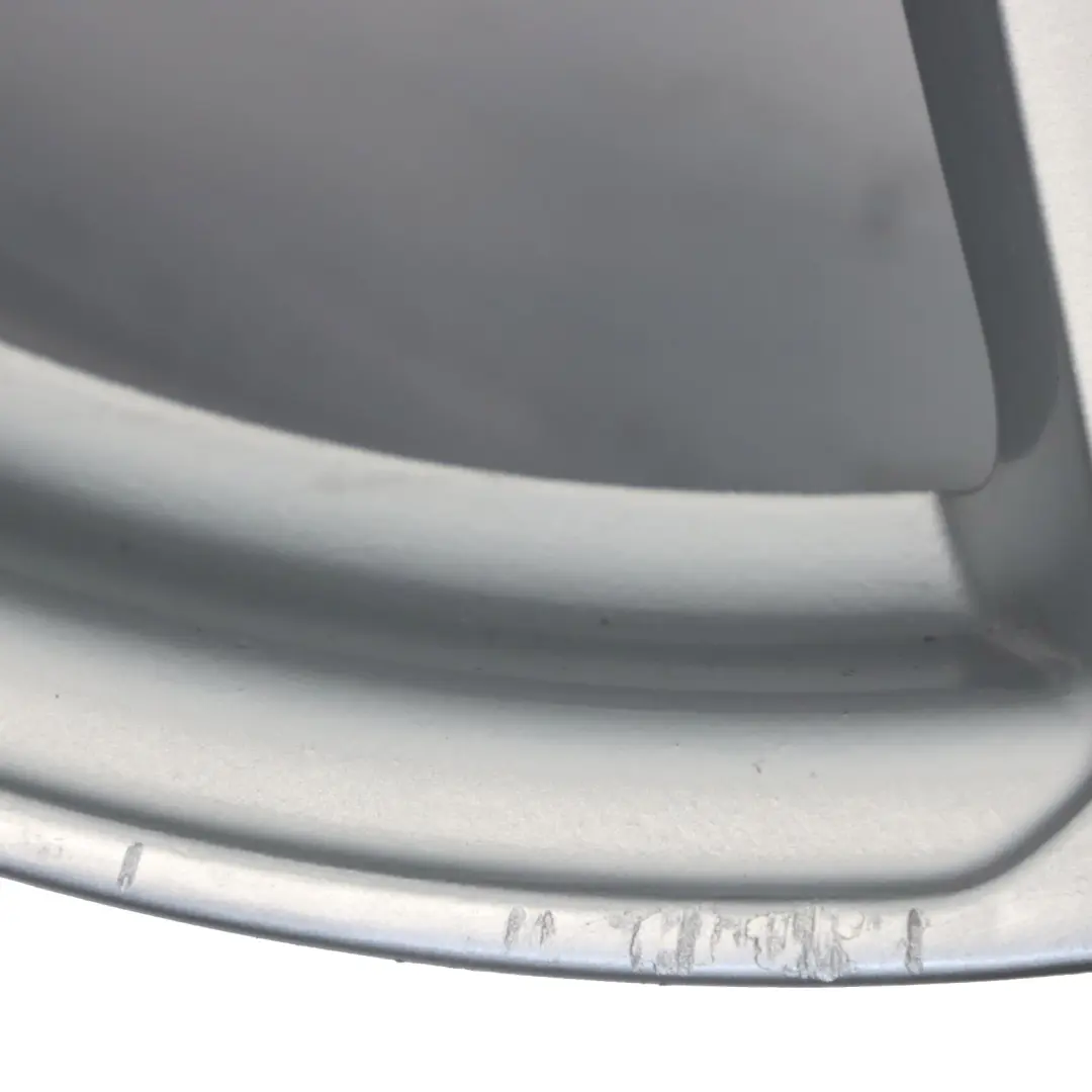 Silberne Leichtmetallfelge 18" 8J ET46 Sternspeiche 8V0601025BC für Audi A3 8V mit Teilenummer 8V0601025BC-1 Audi A3 8V Silberne Leichtmetallfelge 18" 8J ET46 Sternspeiche 8V0601025BC - SKU 8V0601025BC-1 - Teilenummer 8V0601025BC-1