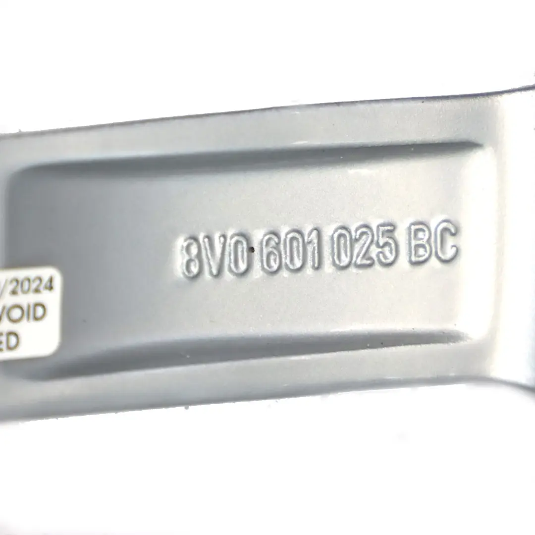 Argento Cerchio in lega 18" 8J ET46 Raggi stellari per Audi A3 8V con numero di parte 8V0601025BC Audi A3 8V Argento Cerchio in lega 18" 8J ET46 Raggi stellari - SKU 8V0601025BC-2 - Numero di parte 8V0601025BC