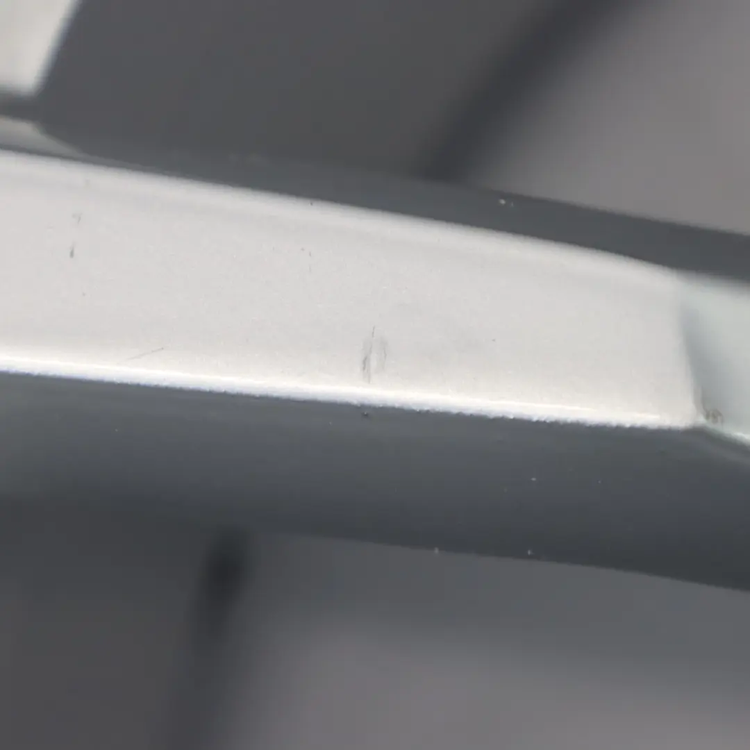 Argento Cerchio in lega 18" 8J ET46 Raggi stellari per Audi A3 8V con numero di parte 8V0601025BC Audi A3 8V Argento Cerchio in lega 18" 8J ET46 Raggi stellari - SKU 8V0601025BC-2 - Numero di parte 8V0601025BC