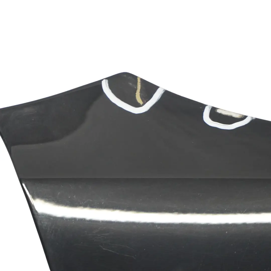 Pannello laterale anteriore destro parafango Brilliant Black - Y9B per Audi A3 8V con numero di parte 8V0821106G Audi A3 8V Pannello laterale anteriore destro parafango Brilliant Black - Y9B - SKU 8V0821106G-BBL - Numero di parte 8V0821106G