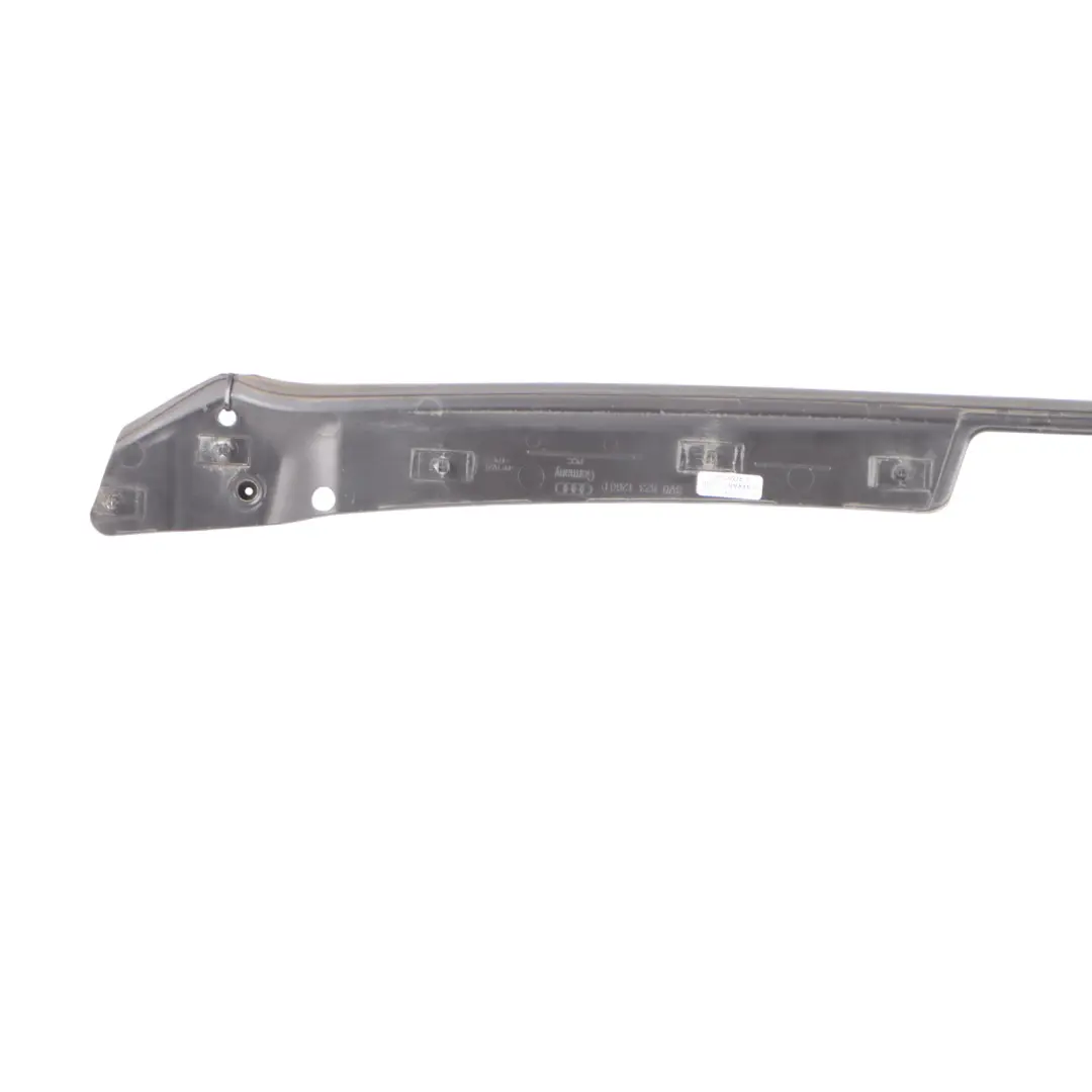Audi A3 8V Striscia Protezione Bordo Anteriore Cofano Motore - SKU 8V0823126B - Numero di parte 8V0823126B