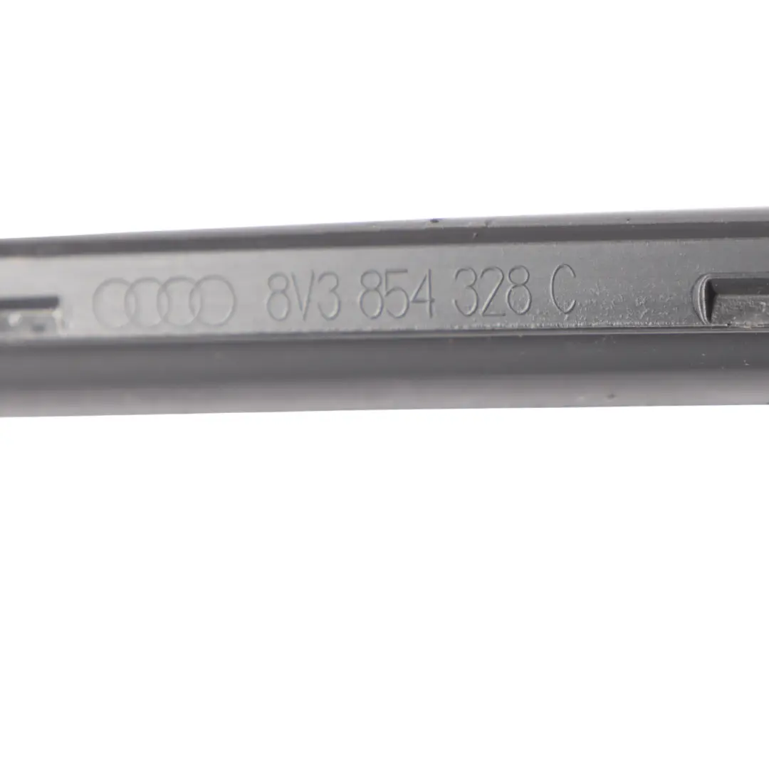 Striscia Deflettore Acqua Parabrezza Anteriore Destro per Audi A3 8V con numero di parte 8V3854328C Audi A3 8V Striscia Deflettore Acqua Parabrezza Anteriore Destro - SKU 8V3854328C - Numero di parte 8V3854328C