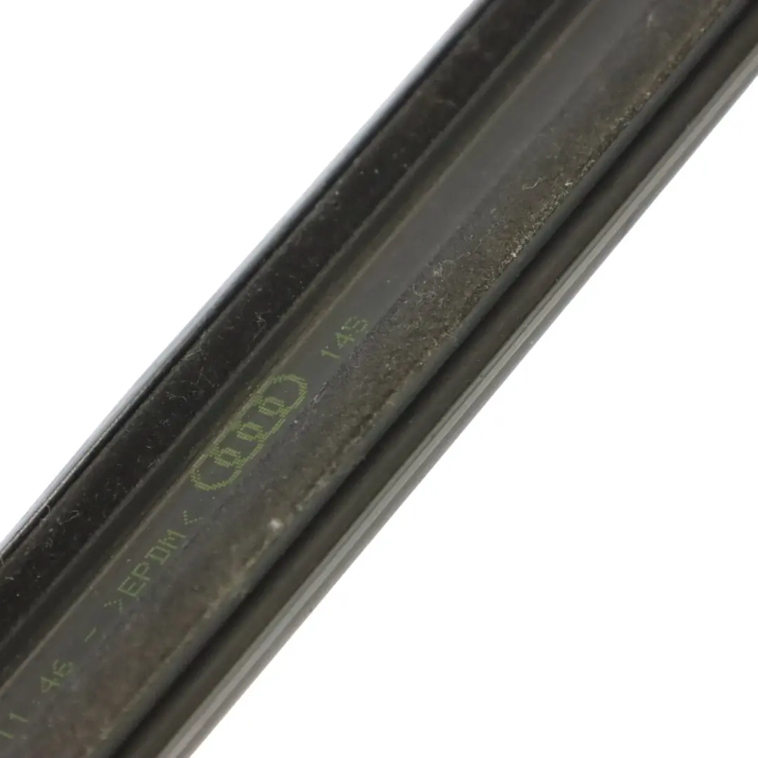 Joint d'étanchéité de seuil de porte avant gauche pour Audi A3 8V à propos du numéro de pièce 8V4837477 Audi A3 8V Joint d'étanchéité de seuil de porte avant gauche - SKU 8V4837477 - Numéro de pièce 8V4837477