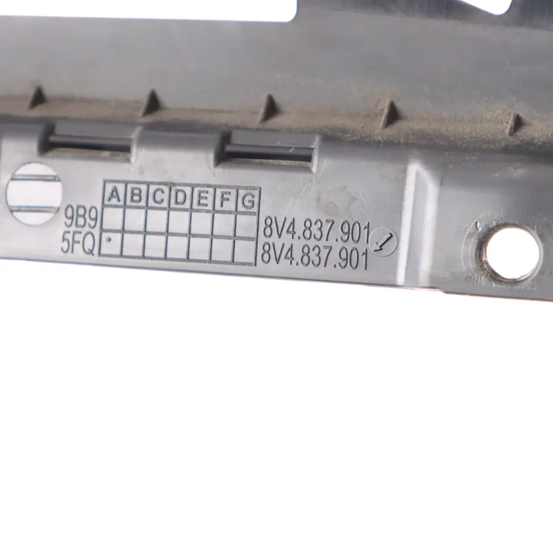 Colonna B Anteriore Rivestimento Esterno Nero Sinistro per Audi A3 8V con numero di parte 8V4837901 Audi A3 8V Colonna B Anteriore Rivestimento Esterno Nero Sinistro - SKU 8V4837901 - Numero di parte 8V4837901