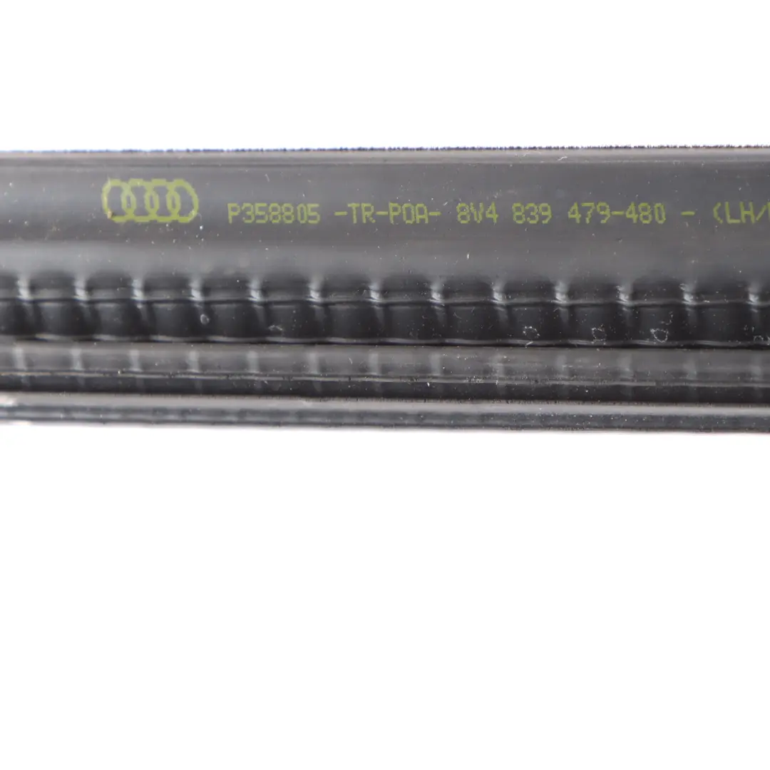 Joint d'étanchéité de vitre de porte arrière gauche pour Audi A3 8V à propos du numéro de pièce 8V4839479 Audi A3 8V Joint d'étanchéité de vitre de porte arrière gauche - SKU 8V4839479 - Numéro de pièce 8V4839479
