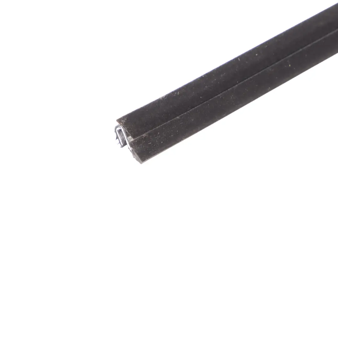 Joint d'étanchéité de vitre de porte arrière gauche pour Audi A3 8V à propos du numéro de pièce 8V4839479 Audi A3 8V Joint d'étanchéité de vitre de porte arrière gauche - SKU 8V4839479 - Numéro de pièce 8V4839479