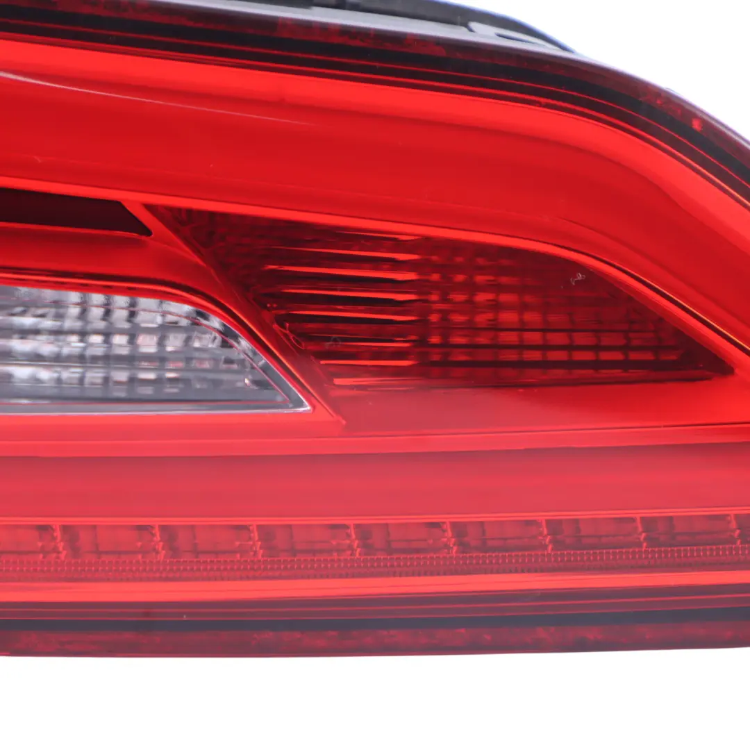 Lampa Tylna w Klapę Bagażnika LED Prawa do Audi A3 8V Cabrio o numerze 8V5945094H Audi A3 8V Cabrio Lampa Tylna w Klapę Bagażnika LED Prawa - SKU 8V5945094H - Numer Części 8V5945094H