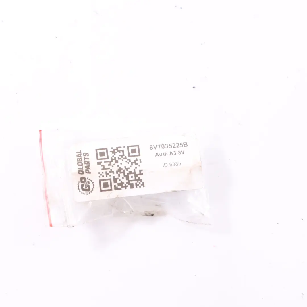 Audi A3 8V Antenna Amplifier Rear Right O/S - SKU 8V7035225B - Part number 8V7035225B