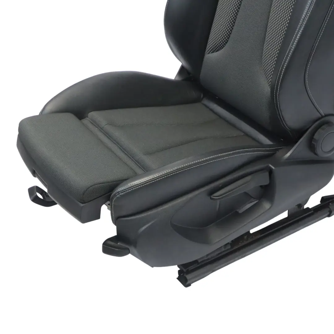 Siège avant gauche 3 portes S Line chauffant mi-cuir Noir Argent pour Audi A3 8V à propos du numéro de pièce 8V7881805H Audi A3 8V Siège avant gauche 3 portes S Line chauffant mi-cuir Noir Argent - SKU 8V7881805H-1 - Numéro de pièce 8V7881805H