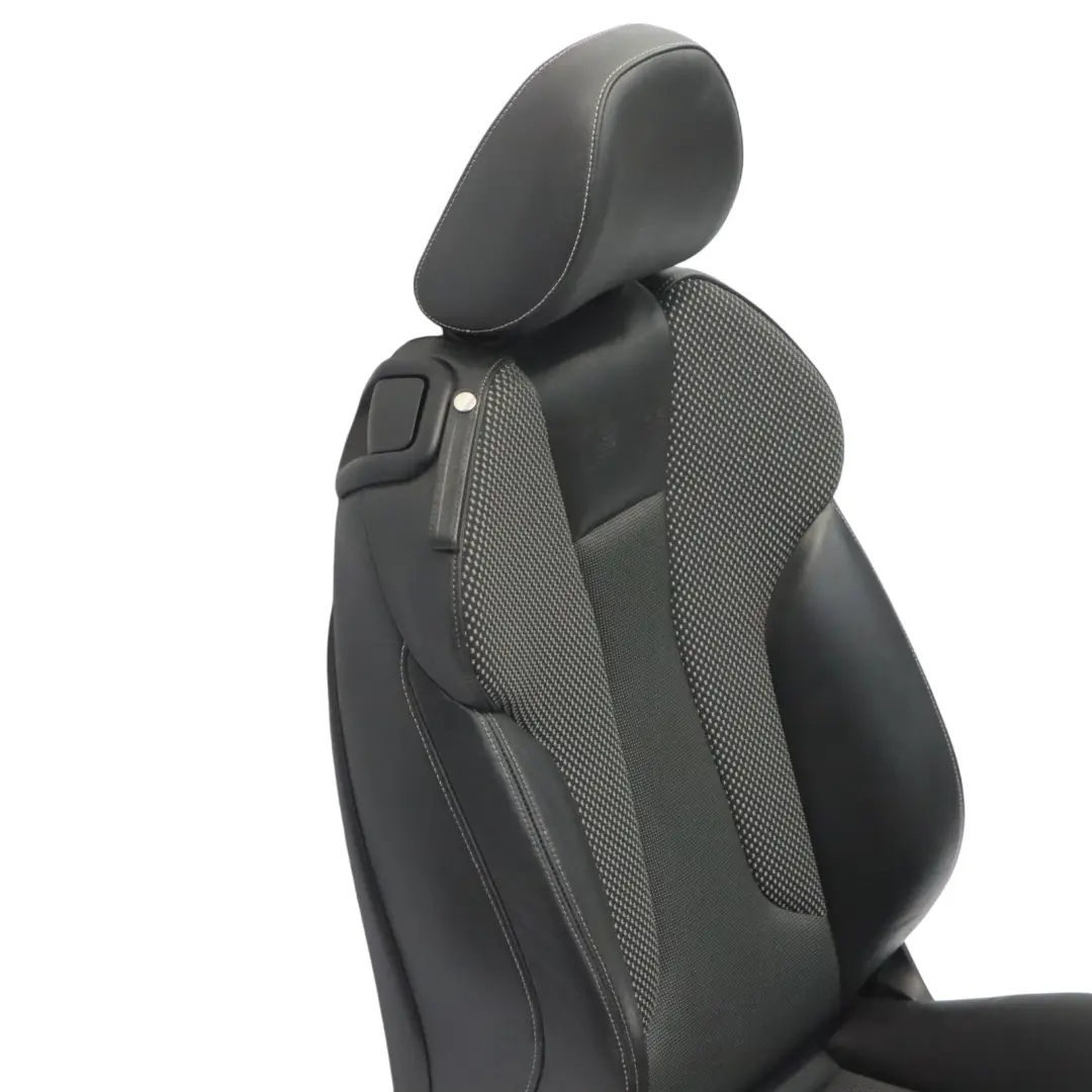 Siège avant droit 3 portes S Line chauffant mi-cuir Noir Argent pour Audi A3 8V à propos du numéro de pièce 8V7881806H Audi A3 8V Siège avant droit 3 portes S Line chauffant mi-cuir Noir Argent - SKU 8V7881806H-1 - Numéro de pièce 8V7881806H