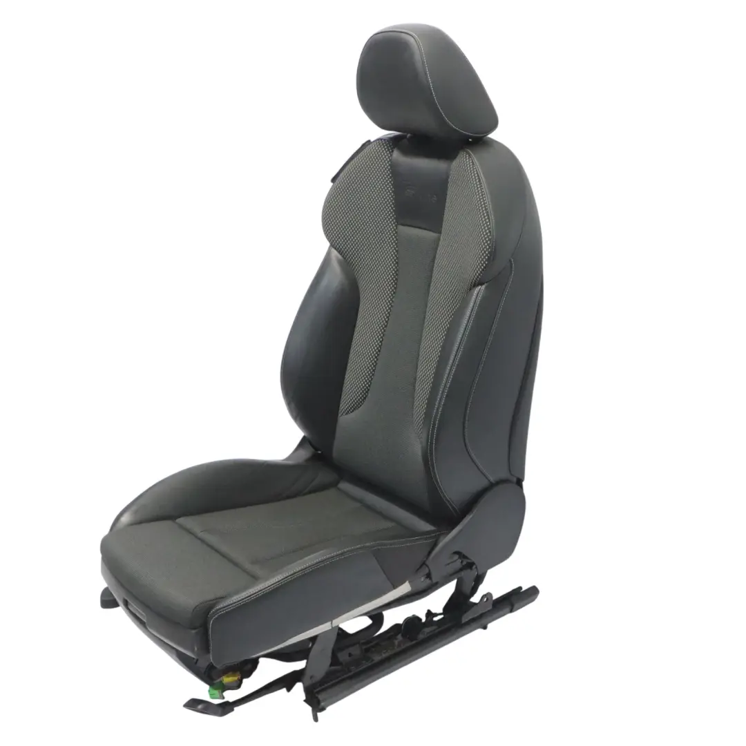Siège avant droit 3 portes S Line chauffant mi-cuir Noir Argent pour Audi A3 8V à propos du numéro de pièce 8V7881806H Audi A3 8V Siège avant droit 3 portes S Line chauffant mi-cuir Noir Argent - SKU 8V7881806H-1 - Numéro de pièce 8V7881806H