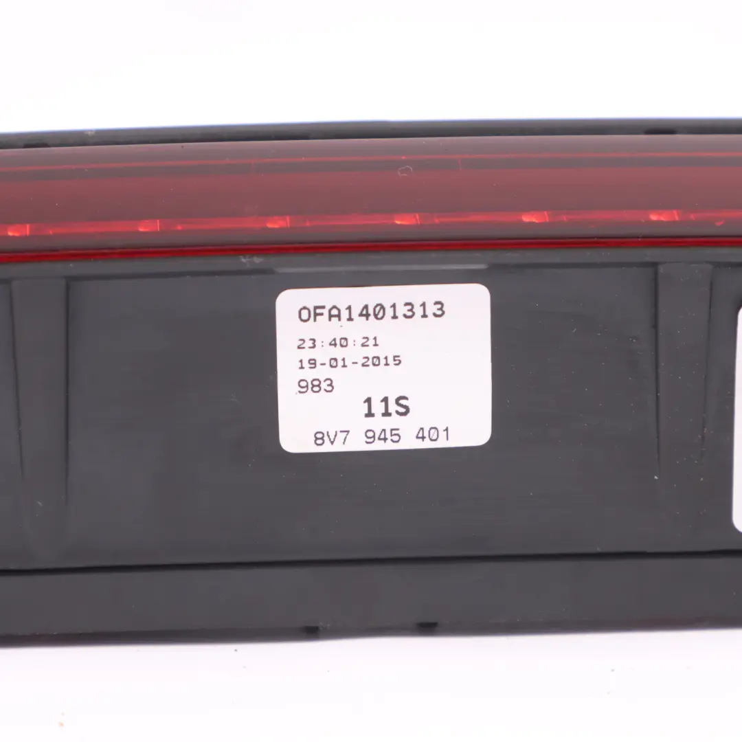 Hintere Bremsleuchte Dritte Bremsleuchte Rot für Audi A3 8V Cabrio mit Teilenummer 8V7945087 Audi A3 8V Cabrio Hintere Bremsleuchte Dritte Bremsleuchte Rot - SKU 8V7945087 - Teilenummer 8V7945087