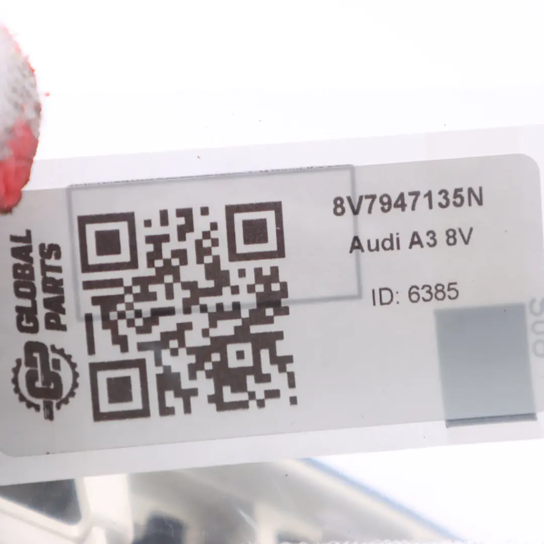 Lampka Wewnętrzna Oświetlenie Kabiny Czarna do Audi A3 8V o numerze 8V7947135N Audi A3 8V Lampka Wewnętrzna Oświetlenie Kabiny Czarna - SKU 8V7947135N - Numer Części 8V7947135N