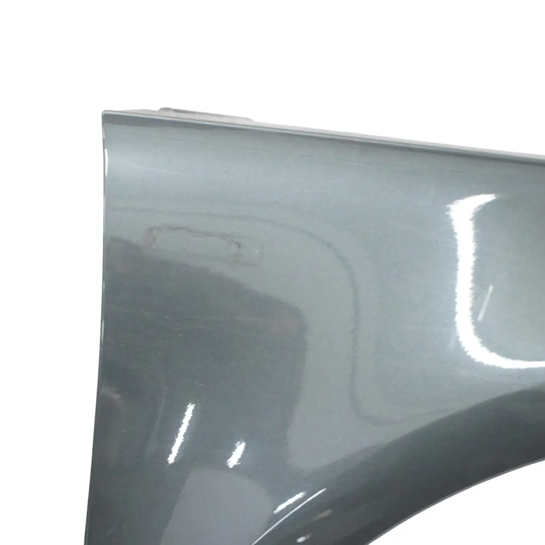 Panel Lateral Delantero Derecho Guardabarros Daytona Grey - Z7S para Audi A1 8X con número de pieza 8X0821106 Audi A1 8X Panel Lateral Delantero Derecho Guardabarros Daytona Grey - Z7S - SKU 8X0821106-DGR - Número de pieza 8X0821106