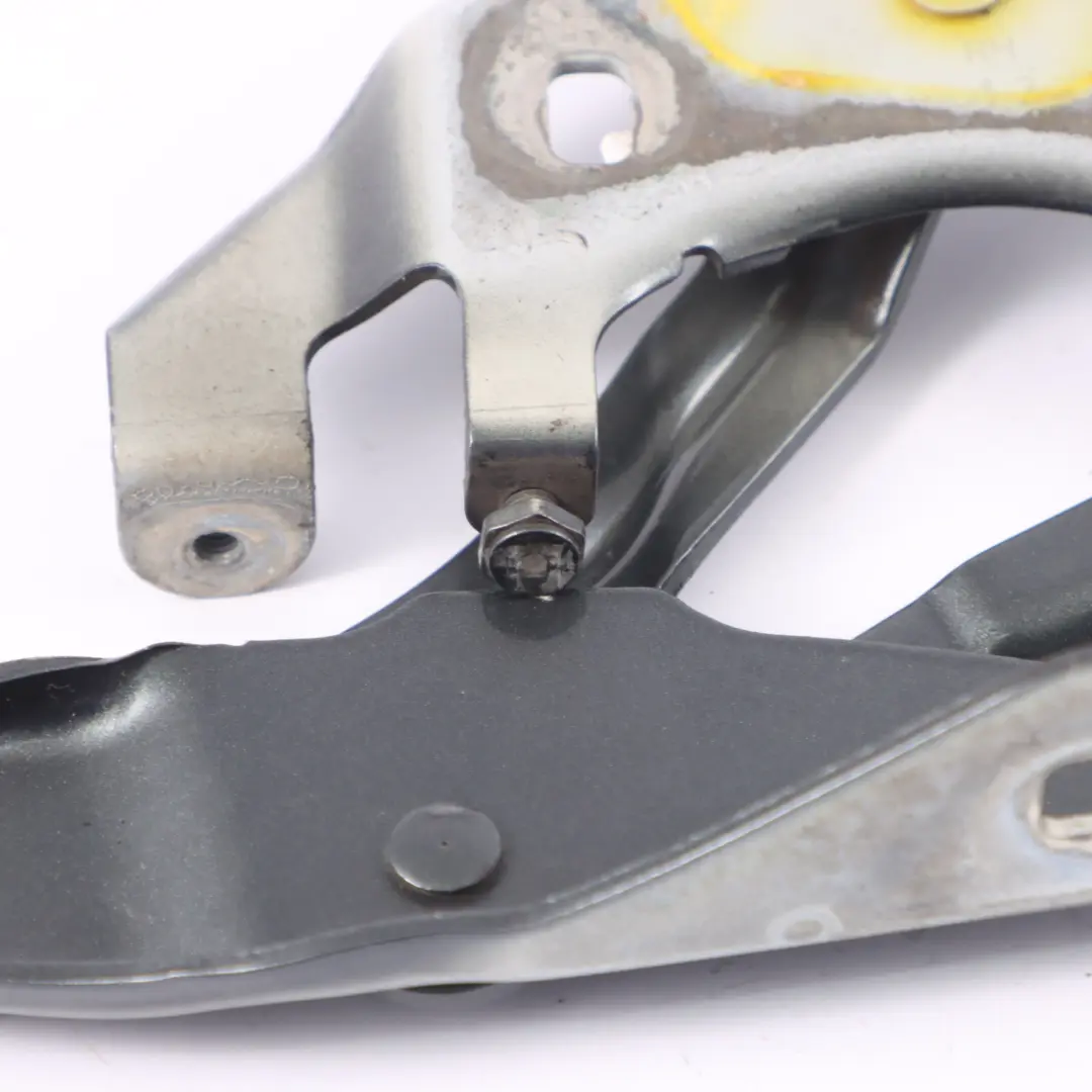 Capó delantero Bisagra derecha Gris Daytona Z7S para Audi A1 8X con número de pieza 8X0823302A Audi A1 8X Capó delantero Bisagra derecha Gris Daytona Z7S - SKU 8X0823302A-DGR - Número de pieza 8X0823302A