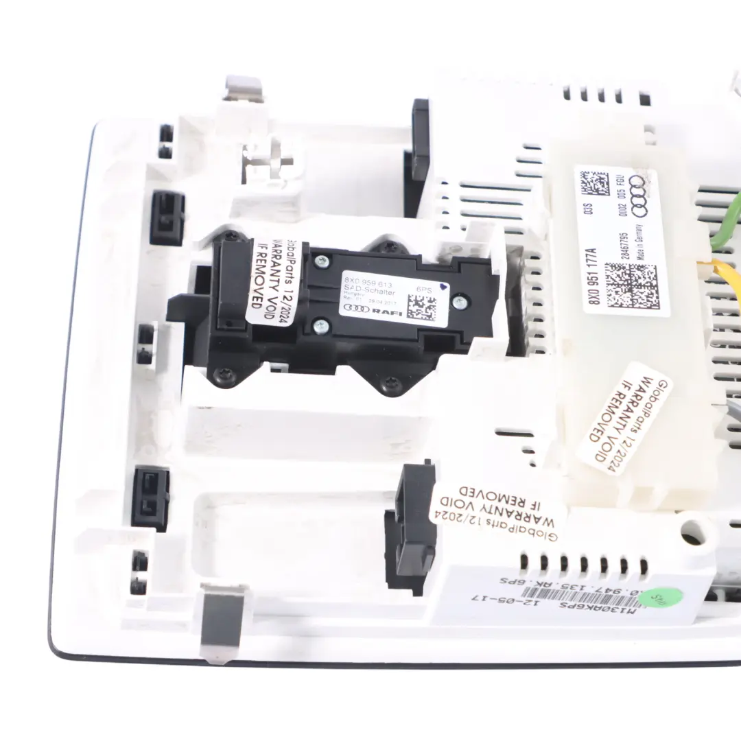 tetto anteriore luce di lettura pannello lampada nero per Audi Q3 8U con numero di parte 8X0947135AK Audi Q3 8U tetto anteriore luce di lettura pannello lampada nero - SKU 8X0947135AK - Numero di parte 8X0947135AK