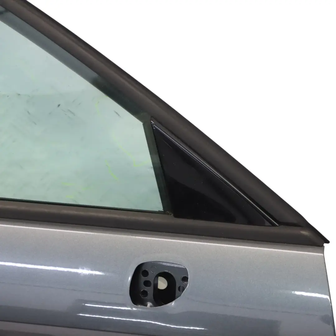 Puerta Delantera Derecha Daytona Grey Pearl Effect - Z7S para Audi A1 8X con número de pieza 8X4831052A Audi A1 8X Puerta Delantera Derecha Daytona Grey Pearl Effect - Z7S - SKU 8X4831052A-DGR - Número de pieza 8X4831052A