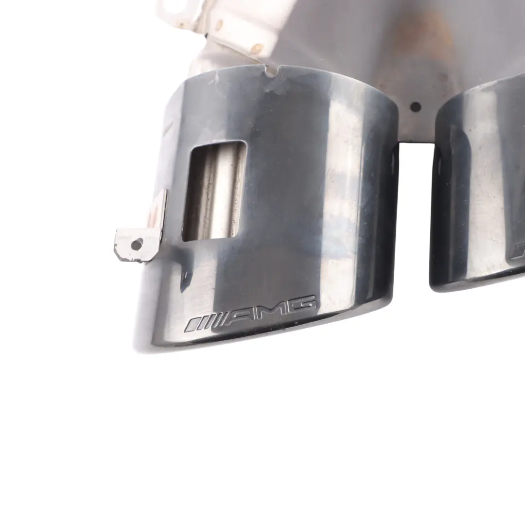 Tubo Escape AMG Tailpipe Recorte Trasero Derecho para Mercedes W177 W247 con número de pieza A0004901600 Mercedes W177 W247 Tubo Escape AMG Tailpipe Recorte Trasero Derecho - SKU A0004901600 - Número de pieza A0004901600