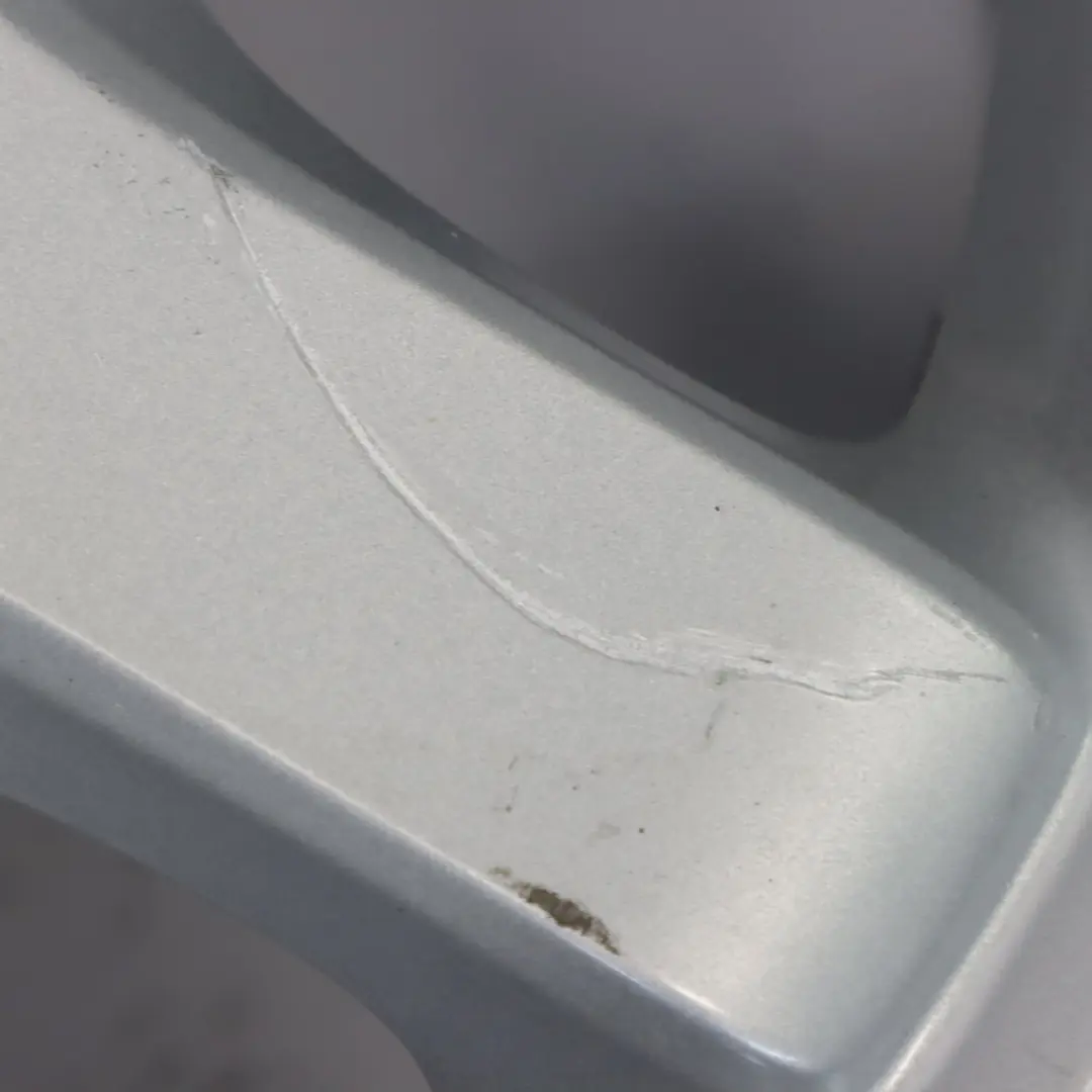 Silberne Leicht Metall Felge 17" 8.5J ET52 für Mercedes ML W163 mit Teilenummer A1634010902 Mercedes ML W163 Silberne Leicht Metall Felge 17" 8.5J ET52 - SKU A1634010902-2 - Teilenummer A1634010902