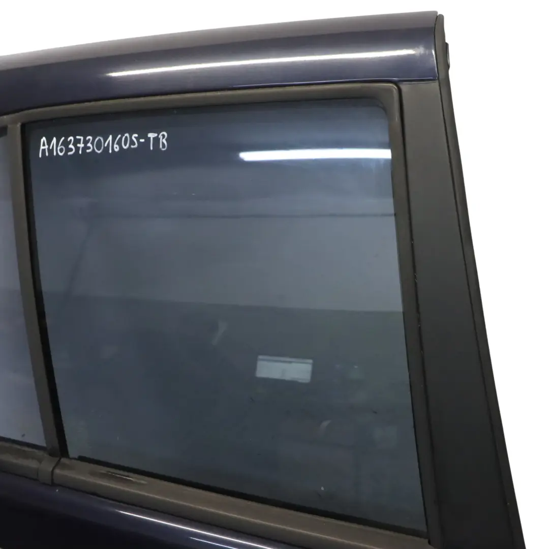 Porta posteriore destra Tanzanite Blue Metallic - 359 per Mercedes ML W163 con numero di parte A1637301605 Mercedes ML W163 Porta posteriore destra Tanzanite Blue Metallic - 359 - SKU A1637301605-TB - Numero di parte A1637301605