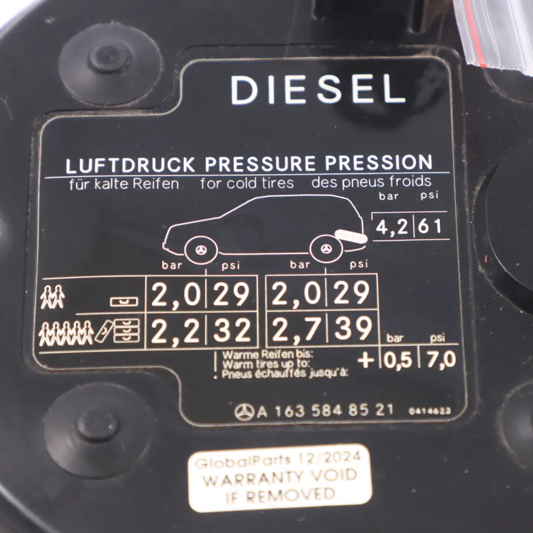 Tankklappe Tankdeckel Abdeckung Tansanitblau Metallic - 359 für Mercedes ML W163 mit Teilenummer A1637500106 Mercedes ML W163 Tankklappe Tankdeckel Abdeckung Tansanitblau Metallic - 359 - SKU A1637500106-TB - Teilenummer A1637500106