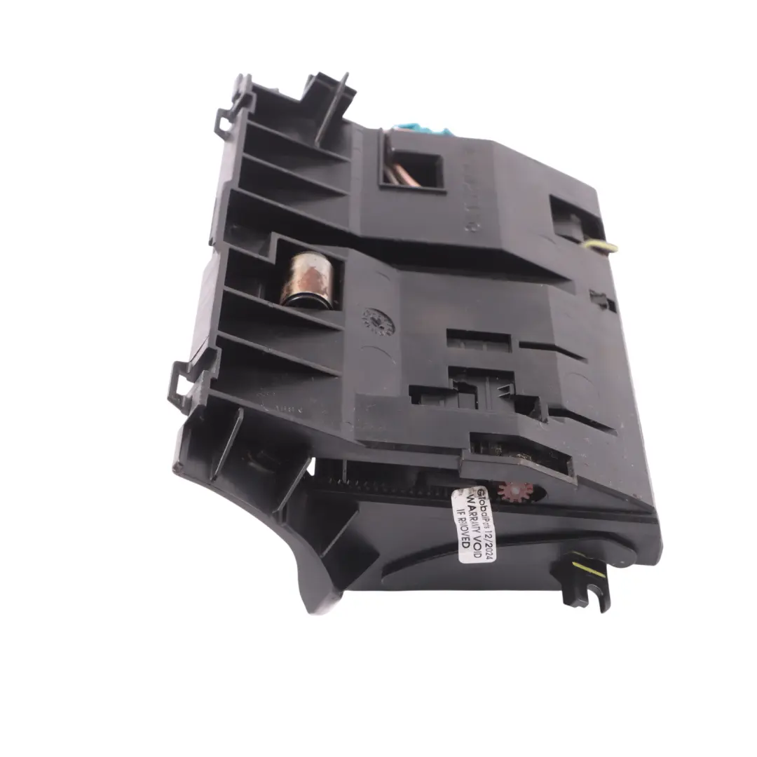 Mercedes ML W163 Console Centrale Avant Prise Allume-Cendrier - SKU A1638100530-2 - Numéro de pièce A1638100530
