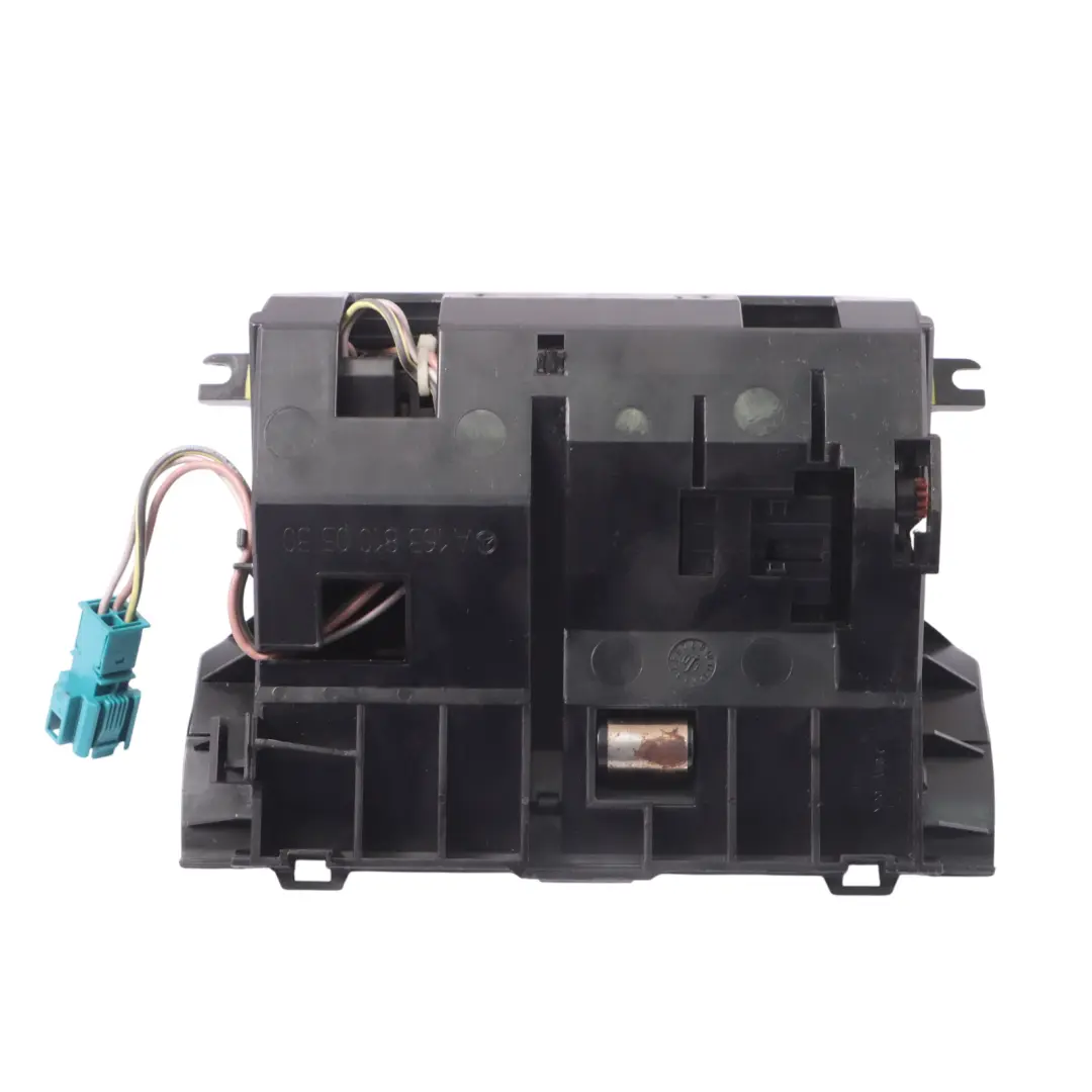 Enchufe para Encendedor Cenicero Consola Central Delantera para Mercedes ML W163 con número de pieza A1638100530 Mercedes ML W163 Enchufe para Encendedor Cenicero Consola Central Delantera - SKU A1638100530-2 - Número de pieza A1638100530