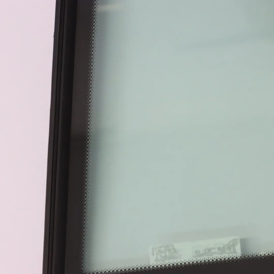 Vetro Porta Posteriore Sinistra Fisso AS2 per Mercedes ML W166 con numero di parte A1667300555 Mercedes ML W166 Vetro Porta Posteriore Sinistra Fisso AS2 - SKU A1667300555 - Numero di parte A1667300555