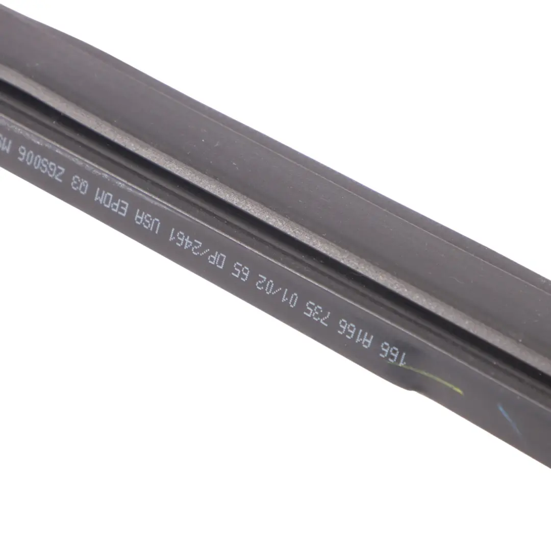 Hintere Tür Fenster Dichtung Gummi Innen Links für Mercedes W166 mit Teilenummer A1667350165 Mercedes W166 Hintere Tür Fenster Dichtung Gummi Innen Links - SKU A1667350165 - Teilenummer A1667350165