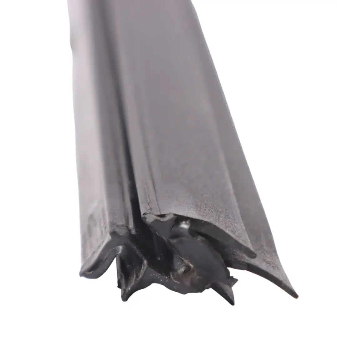 Hintere Tür Fenster Dichtung Gummi Innen Links für Mercedes W166 mit Teilenummer A1667350165 Mercedes W166 Hintere Tür Fenster Dichtung Gummi Innen Links - SKU A1667350165 - Teilenummer A1667350165