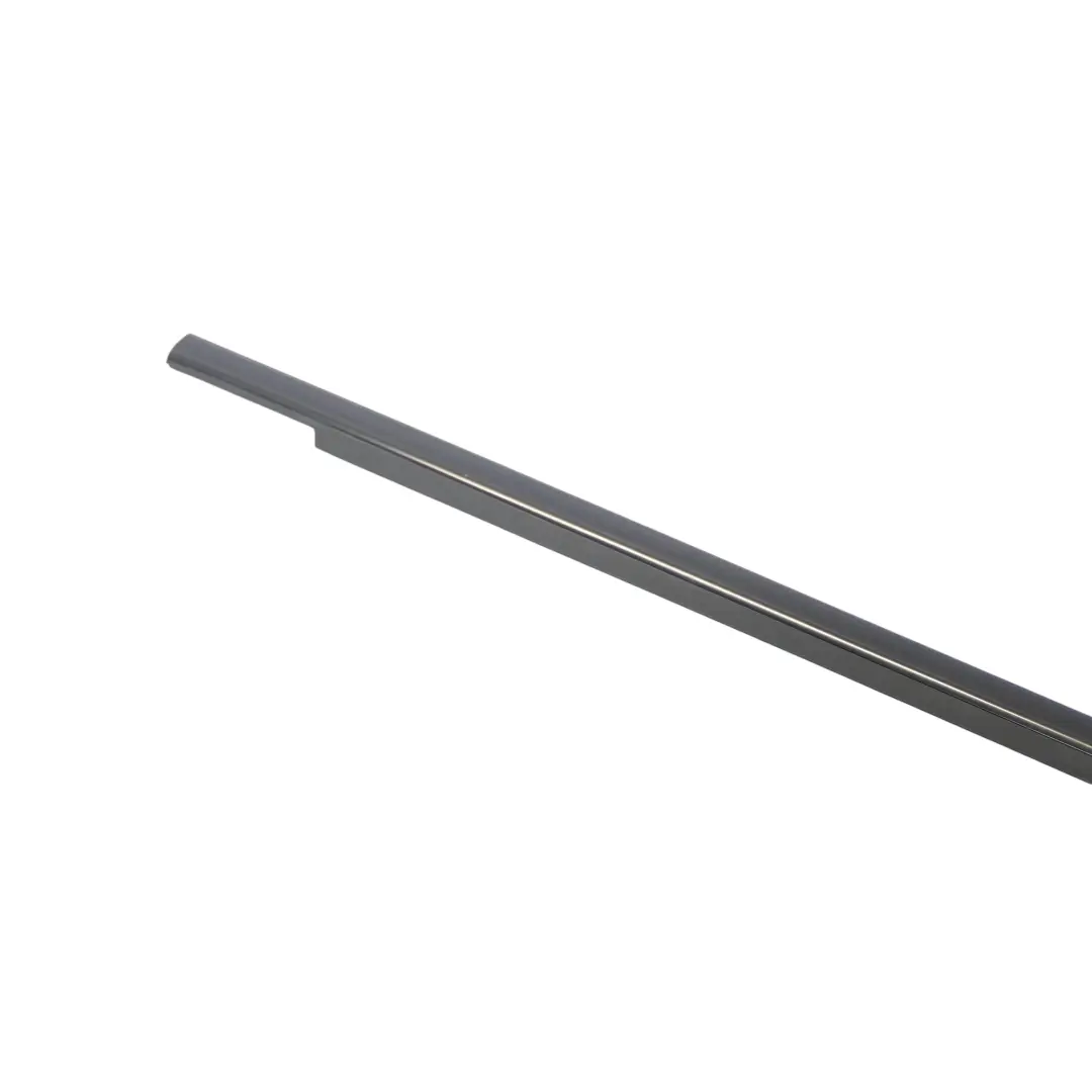 Guida tenuta Porta esterna posteriore destra Striscia modanatura per Mercedes W166 con numero di parte A1667357000 Mercedes W166 Guida tenuta Porta esterna posteriore destra Striscia modanatura - SKU A1667357000 - Numero di parte A1667357000
