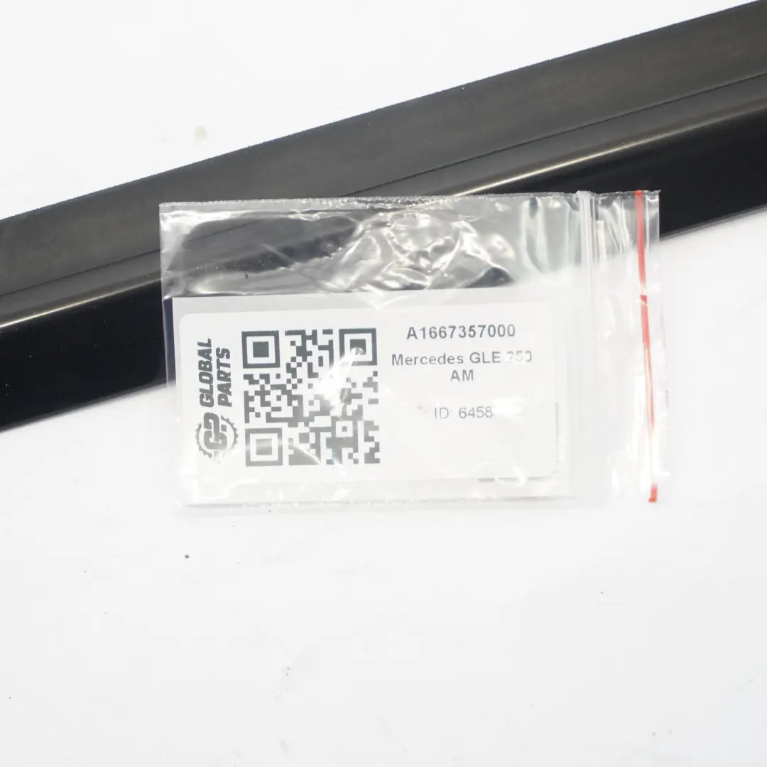 Guida tenuta Porta esterna posteriore destra Striscia modanatura per Mercedes W166 con numero di parte A1667357000 Mercedes W166 Guida tenuta Porta esterna posteriore destra Striscia modanatura - SKU A1667357000 - Numero di parte A1667357000