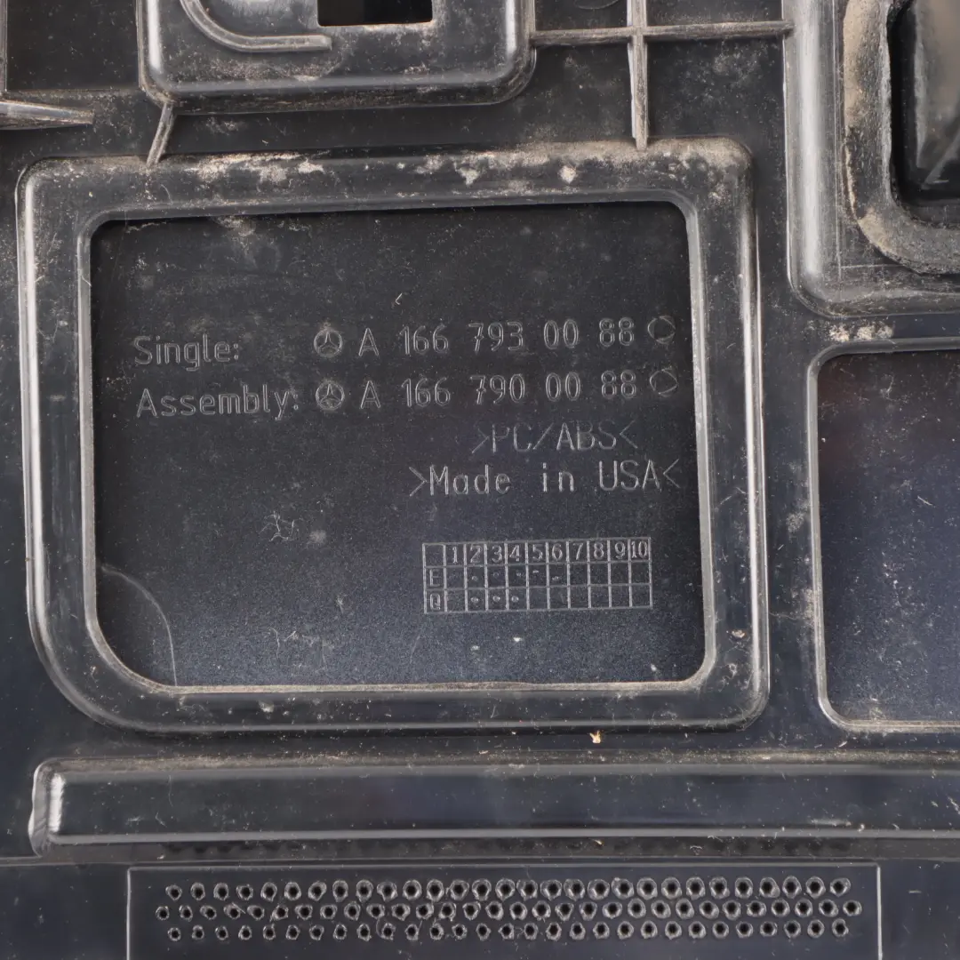 Spoiler Heckklappe Heckdeckel Deckel Selenit Grau 992 für Mercedes W166 mit Teilenummer A1667900088 Mercedes W166 Spoiler Heckklappe Heckdeckel Deckel Selenit Grau 992 - SKU A1667900088-SEL - Teilenummer A1667900088