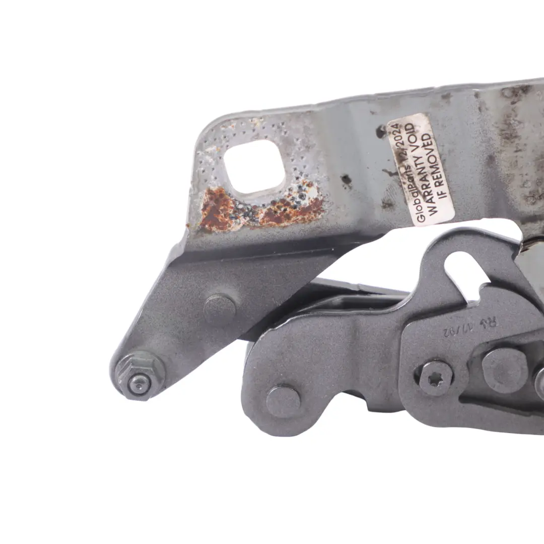 Capó Bisagra Delantera Derecha Gris Selenita Metalizado - 992 para Mercedes W166 con número de pieza A1668800128 Mercedes W166 Capó Bisagra Delantera Derecha Gris Selenita Metalizado - 992 - SKU A1668800128-SEL - Número de pieza A1668800128