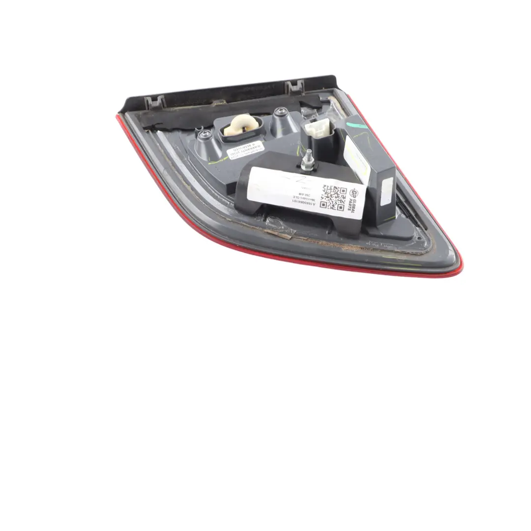 Fanale posteriore portellone bagagliaio fanale interno sinistro per Mercedes W166 con numero di parte A1669066101 Mercedes W166 Fanale posteriore portellone bagagliaio fanale interno sinistro - SKU A1669066101 - Numero di parte A1669066101