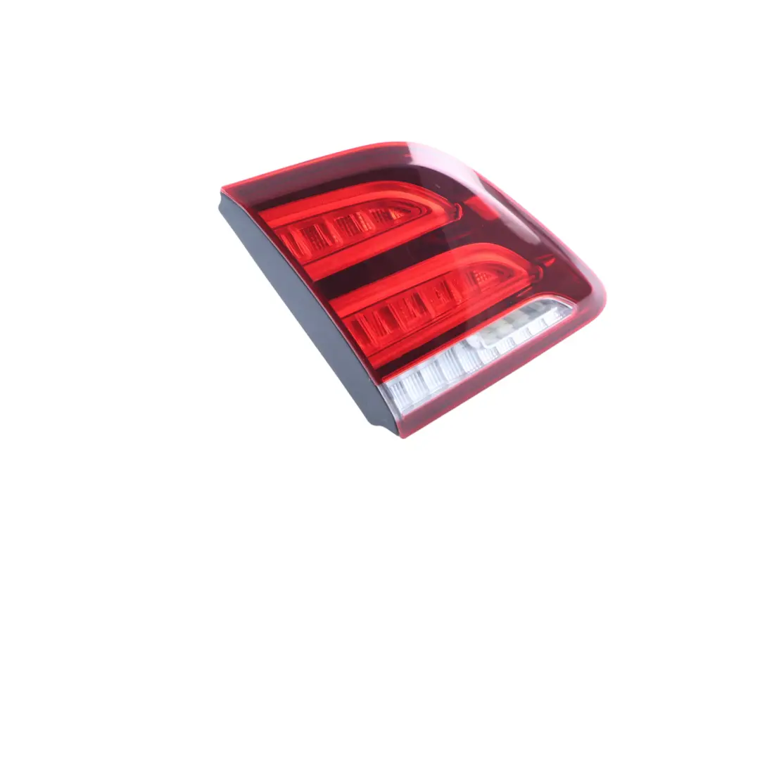 Fanale posteriore portellone bagagliaio fanale interno sinistro per Mercedes W166 con numero di parte A1669066101 Mercedes W166 Fanale posteriore portellone bagagliaio fanale interno sinistro - SKU A1669066101 - Numero di parte A1669066101