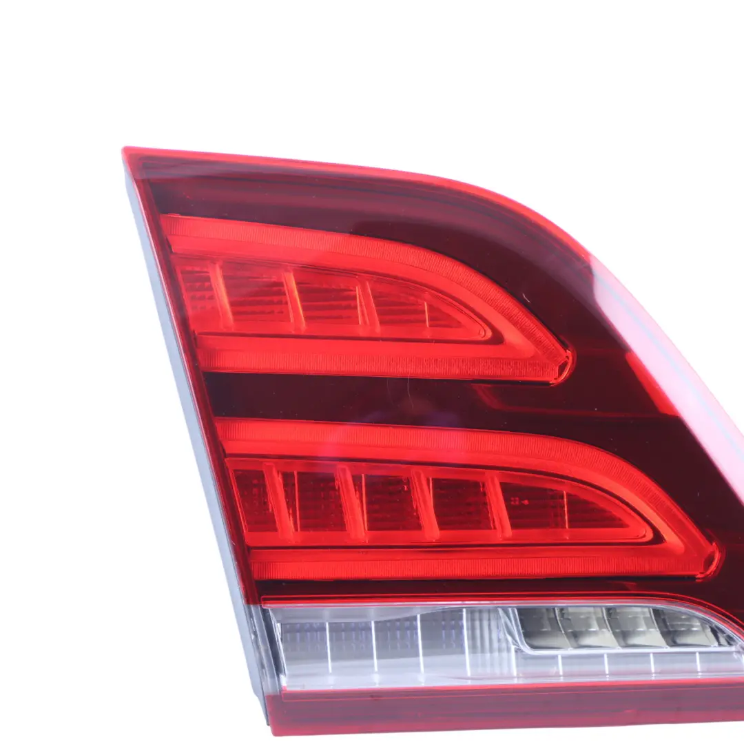 Fanale posteriore portellone bagagliaio fanale interno sinistro per Mercedes W166 con numero di parte A1669066101 Mercedes W166 Fanale posteriore portellone bagagliaio fanale interno sinistro - SKU A1669066101 - Numero di parte A1669066101
