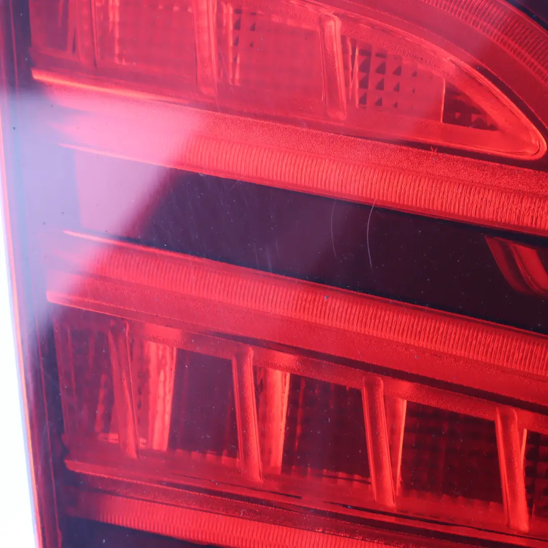 Lampa Klapy Bagażnika Lewa Tylna Tył do Mercedes W166 o numerze A1669066101 Mercedes W166 Lampa Klapy Bagażnika Lewa Tylna Tył - SKU A1669066101 - Numer Części A1669066101