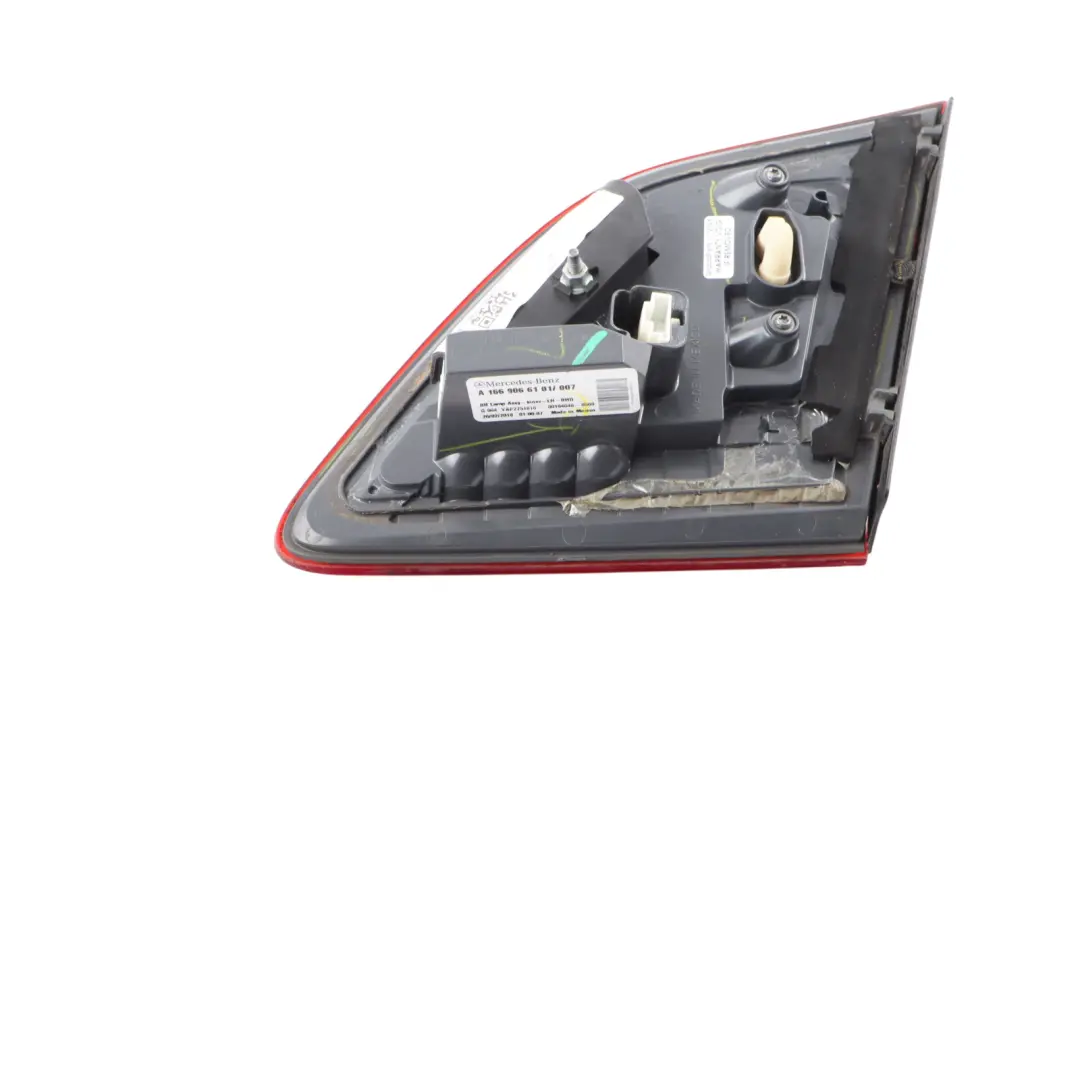 Fanale posteriore portellone bagagliaio fanale interno sinistro per Mercedes W166 con numero di parte A1669066101 Mercedes W166 Fanale posteriore portellone bagagliaio fanale interno sinistro - SKU A1669066101 - Numero di parte A1669066101
