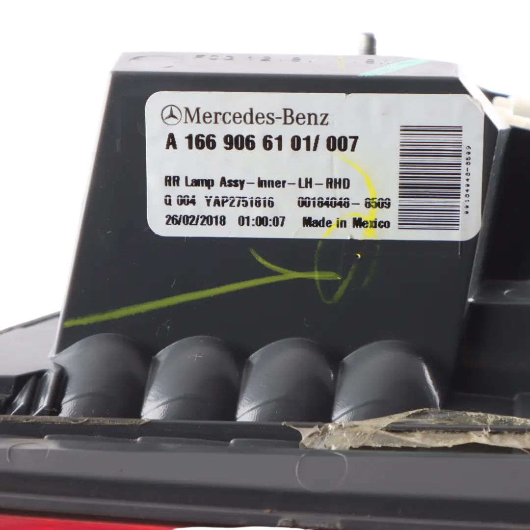 Mercedes W166 Feu arrière de hayon de coffre intérieur gauche - SKU A1669066101 - Numéro de pièce A1669066101