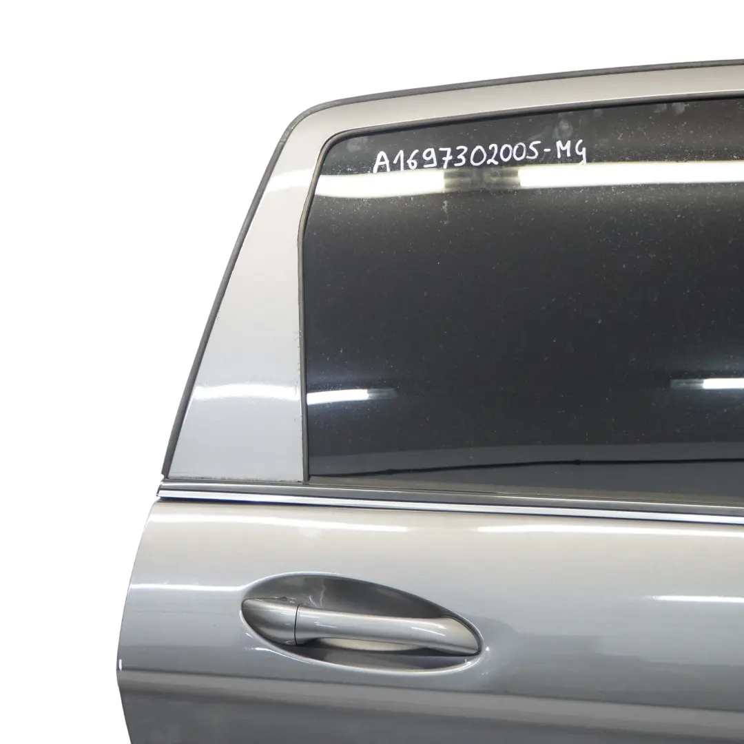 Puerta Trasera Derecha Mountain Grey Metallic - 787 para Mercedes W169 con número de pieza A1697302005 Mercedes W169 Puerta Trasera Derecha Mountain Grey Metallic - 787 - SKU A1697302005-MG - Número de pieza A1697302005