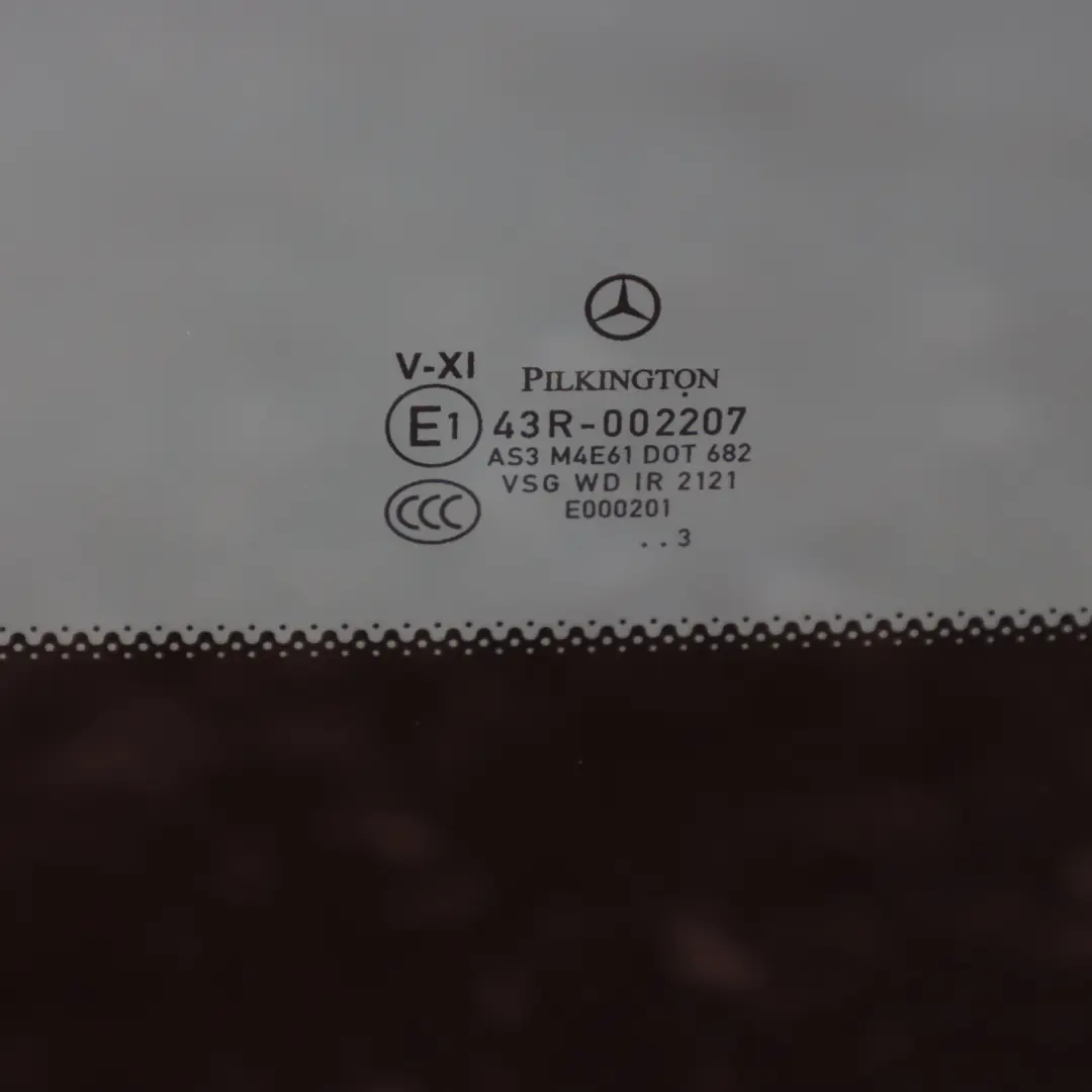 Window Glass Glazing Hard Top Cover Schwarz Black - 040 to Mercedes SLK R172 Rear with Part number A1727901440 Mercedes SLK R172 Rear Window Glass Glazing Hard Top Cover Schwarz Black - 040 - SKU A1727901440-BLA - Part number A1727901440