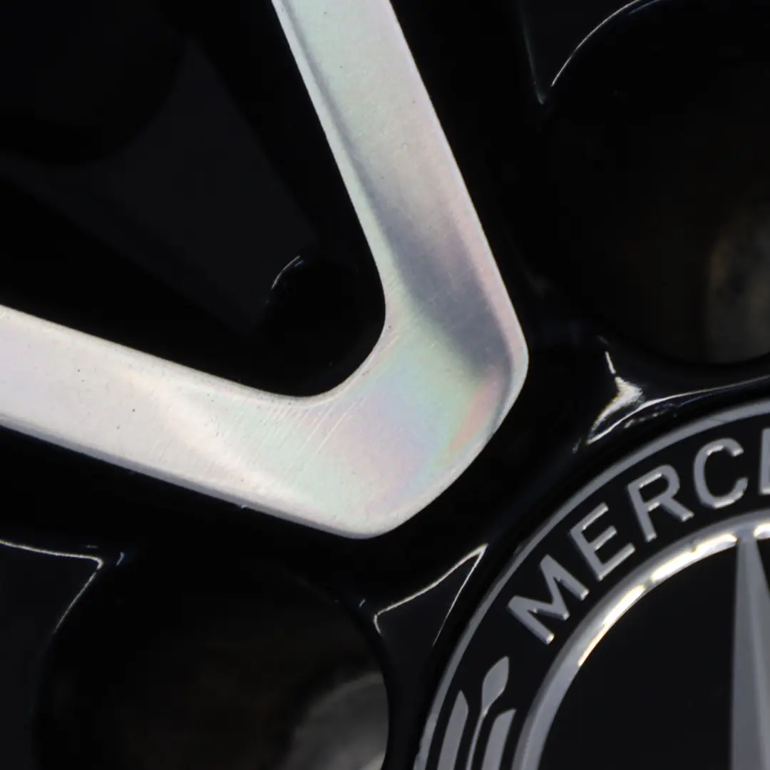 Cerchio in lega 19" 5 doppie razze ET:40 8J per Mercedes W177 V177 AMG con numero di parte A1774012000 Mercedes W177 V177 AMG Cerchio in lega 19" 5 doppie razze ET:40 8J - SKU A1774012000-1 - Numero di parte A1774012000