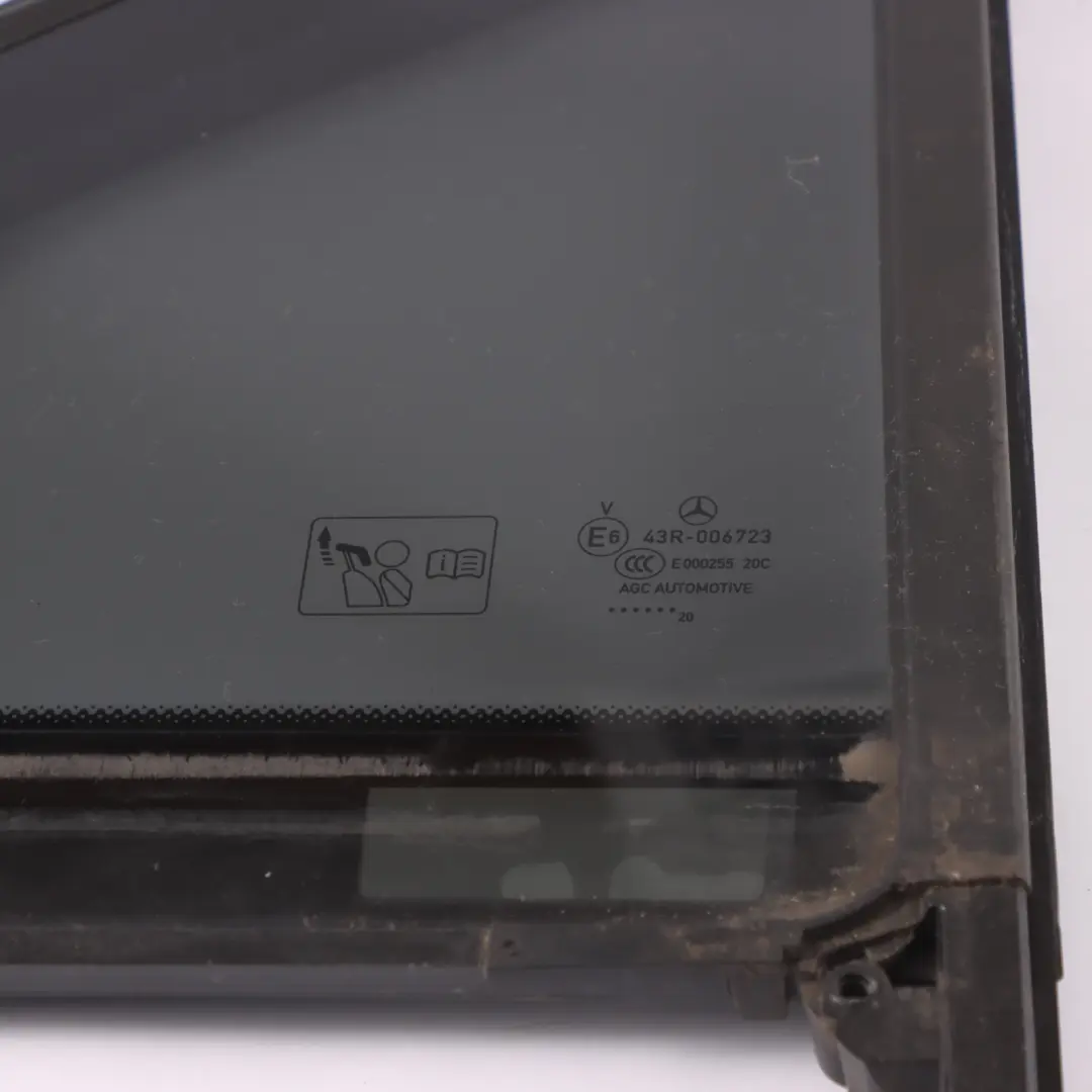 Vitre latérale arrière fixe droite pour Mercedes V177 à propos du numéro de pièce A1777300800 Mercedes V177 Vitre latérale arrière fixe droite - SKU A1777300800 - Numéro de pièce A1777300800