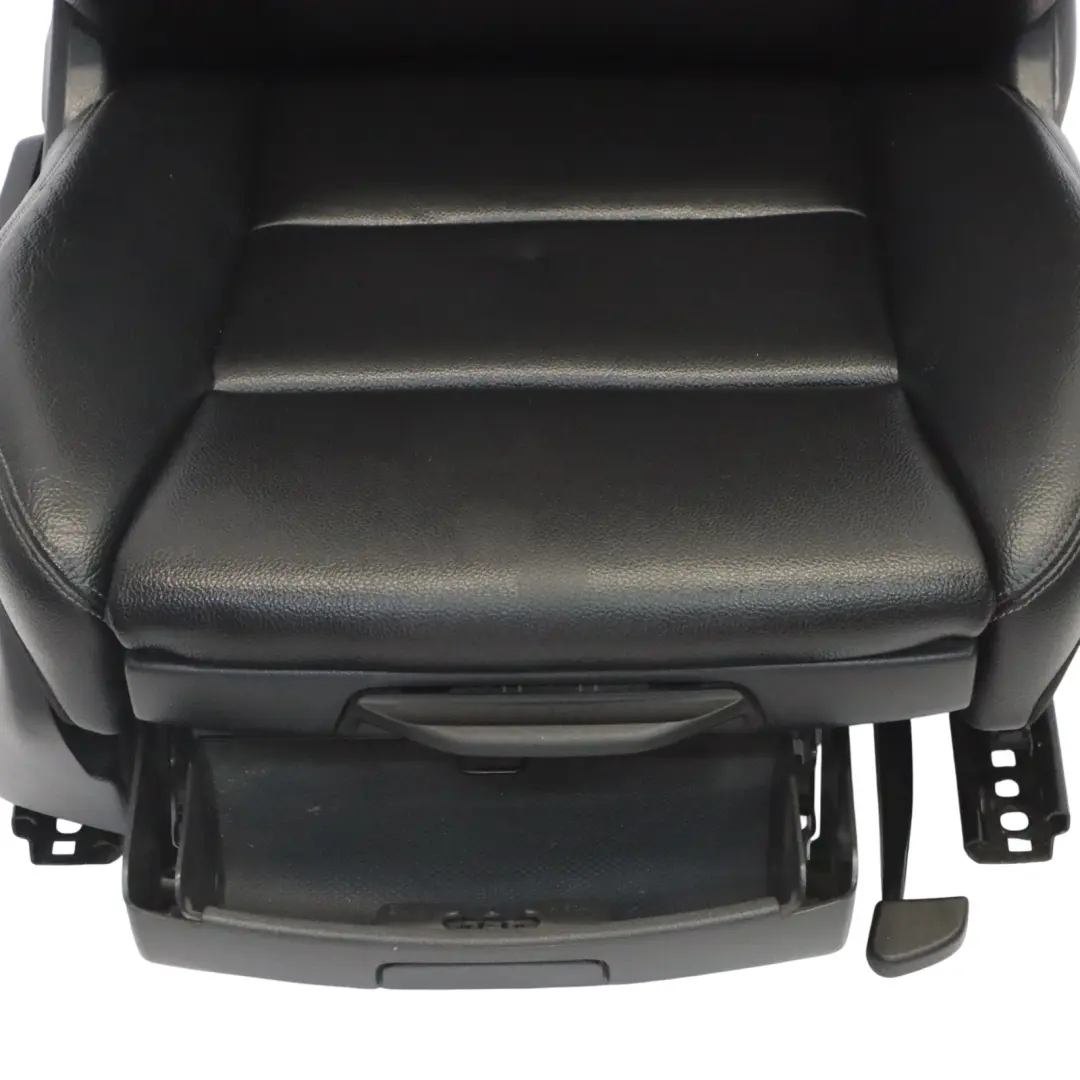 Asiento Delantero Derecho Interior Cuero Negro para Mercedes W177 con número de pieza A1779101002 Mercedes W177 Asiento Delantero Derecho Interior Cuero Negro - SKU A1779101002-2 - Número de pieza A1779101002