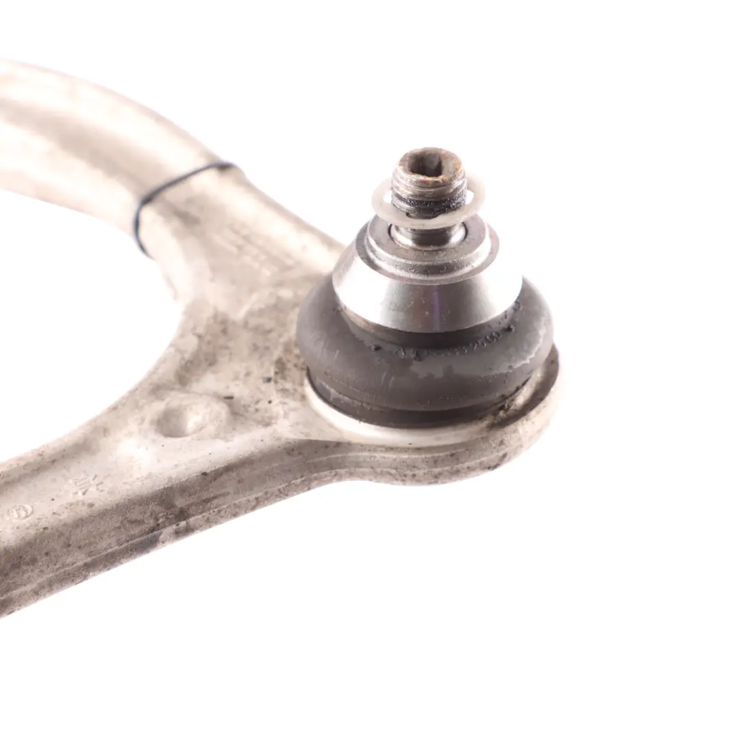 Wishbone anteriore destro braccio controllo superiore per Mercedes W205 con numero di parte A2053305601 Mercedes W205 Wishbone anteriore destro braccio controllo superiore - SKU A2053305601 - Numero di parte A2053305601